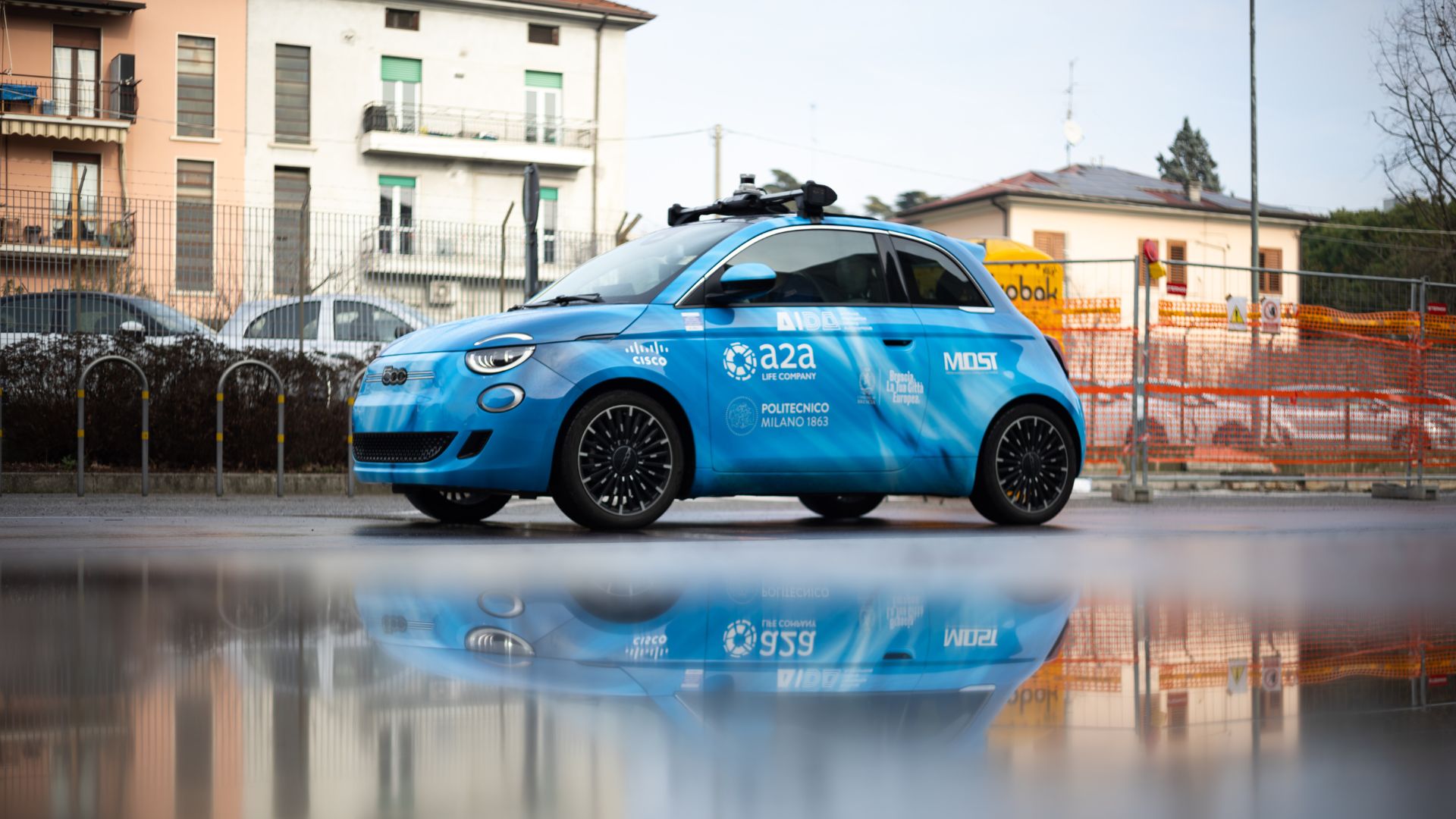 La Fiat 500 elettrica che ha percorso a Brescia il primo chilometro in modalità di guida totalmente autonoma sperimentando un modello di car sharing innovativo.
